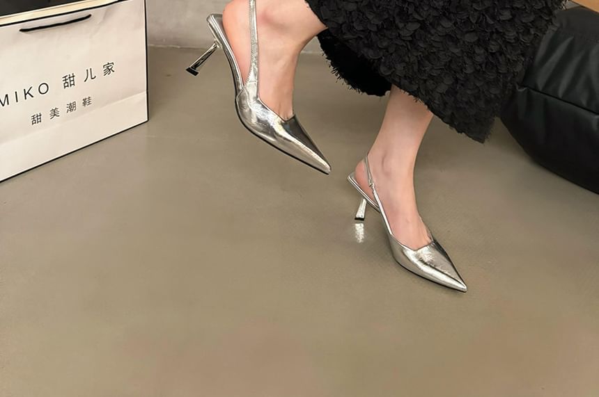 Loryvorn - Puntige slingback kitten heel sandalen