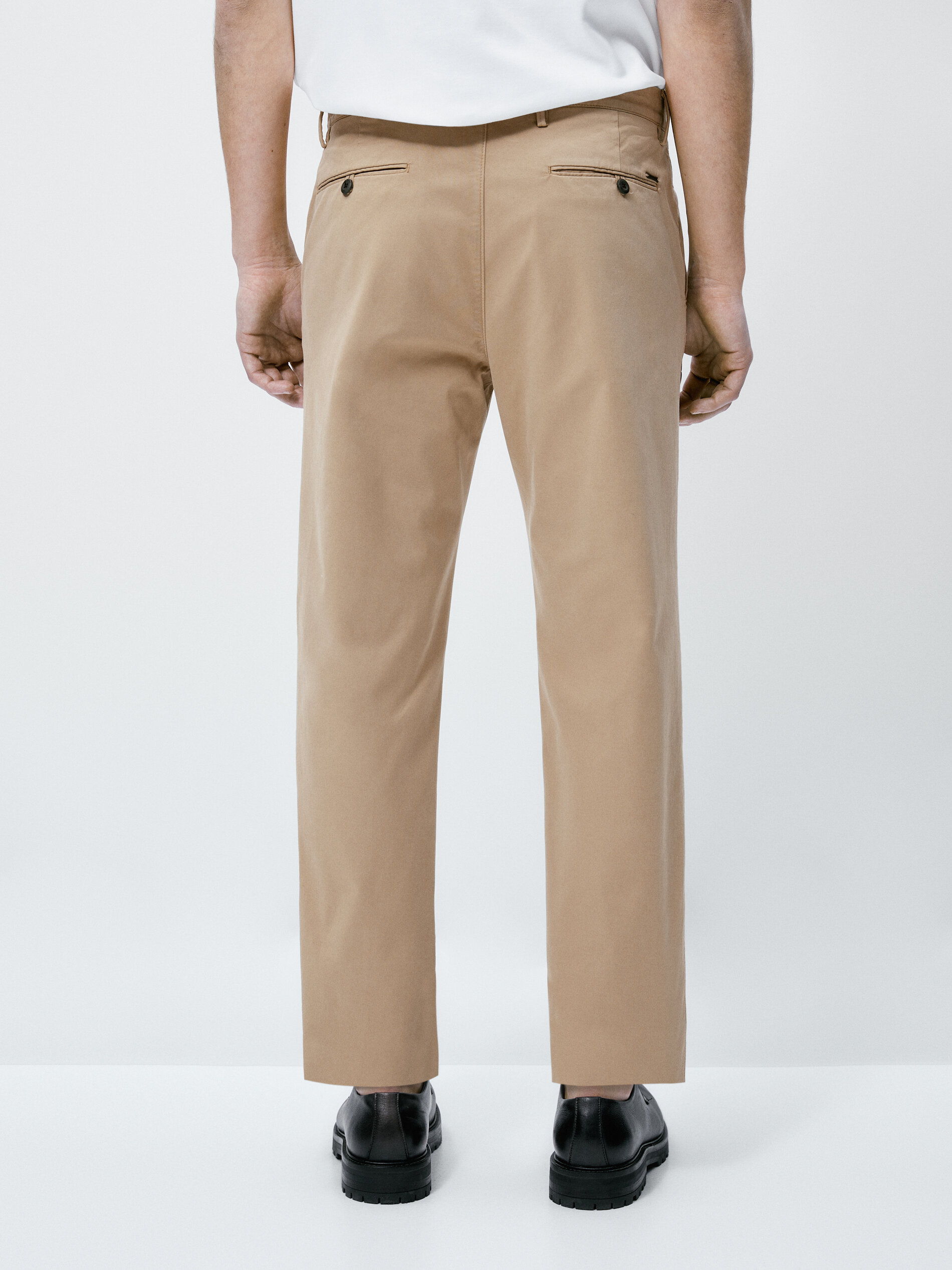 Calça chino de algodão de corte regular - BEGE