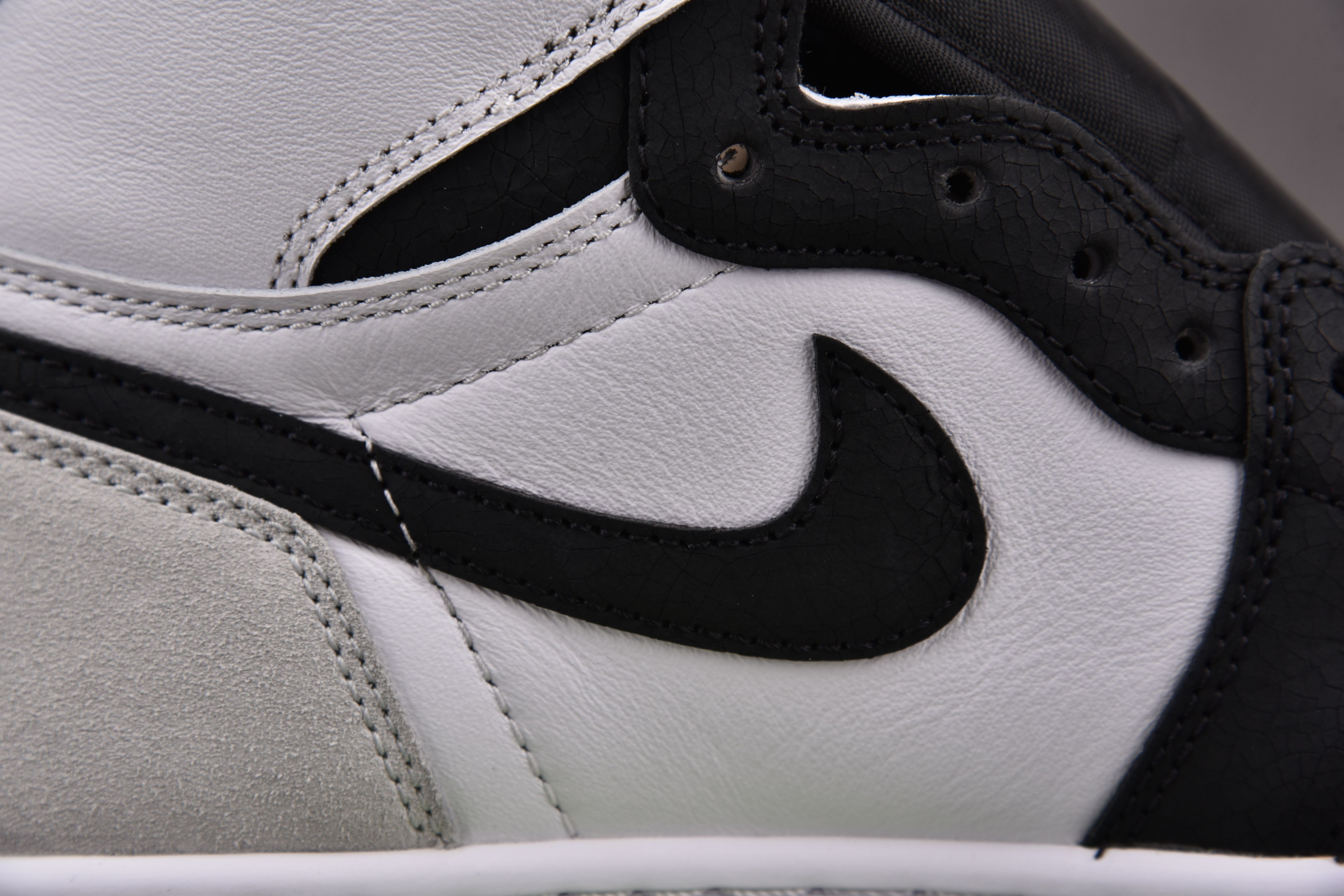 Jordan 1 Retro High OG Bleached Coral
