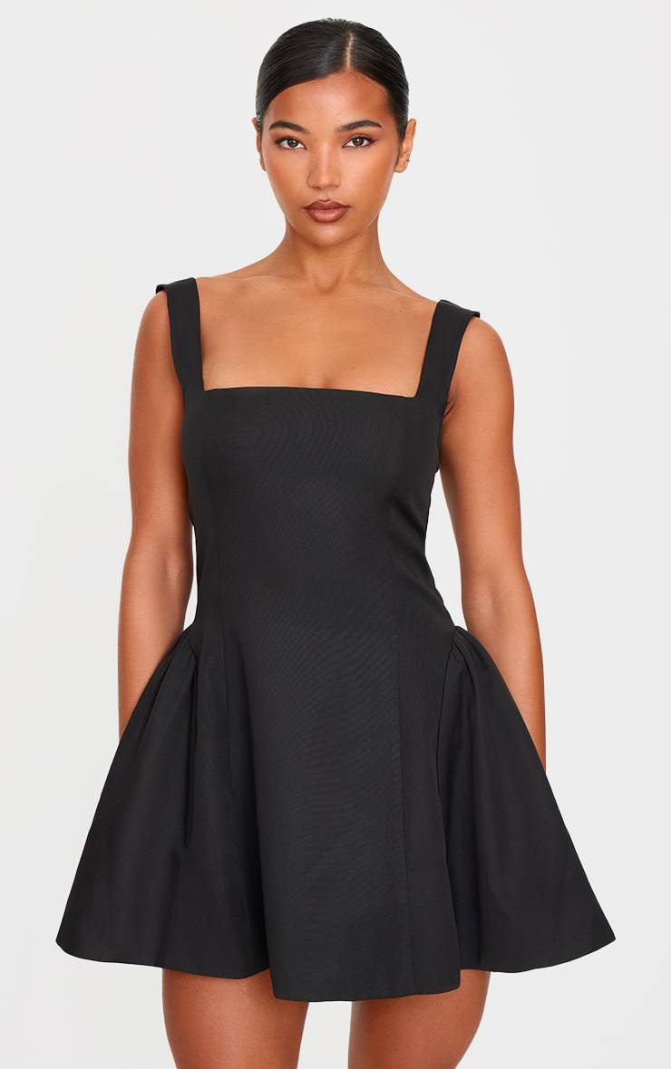 Noir Robe Droite Plissée Aux Hanches