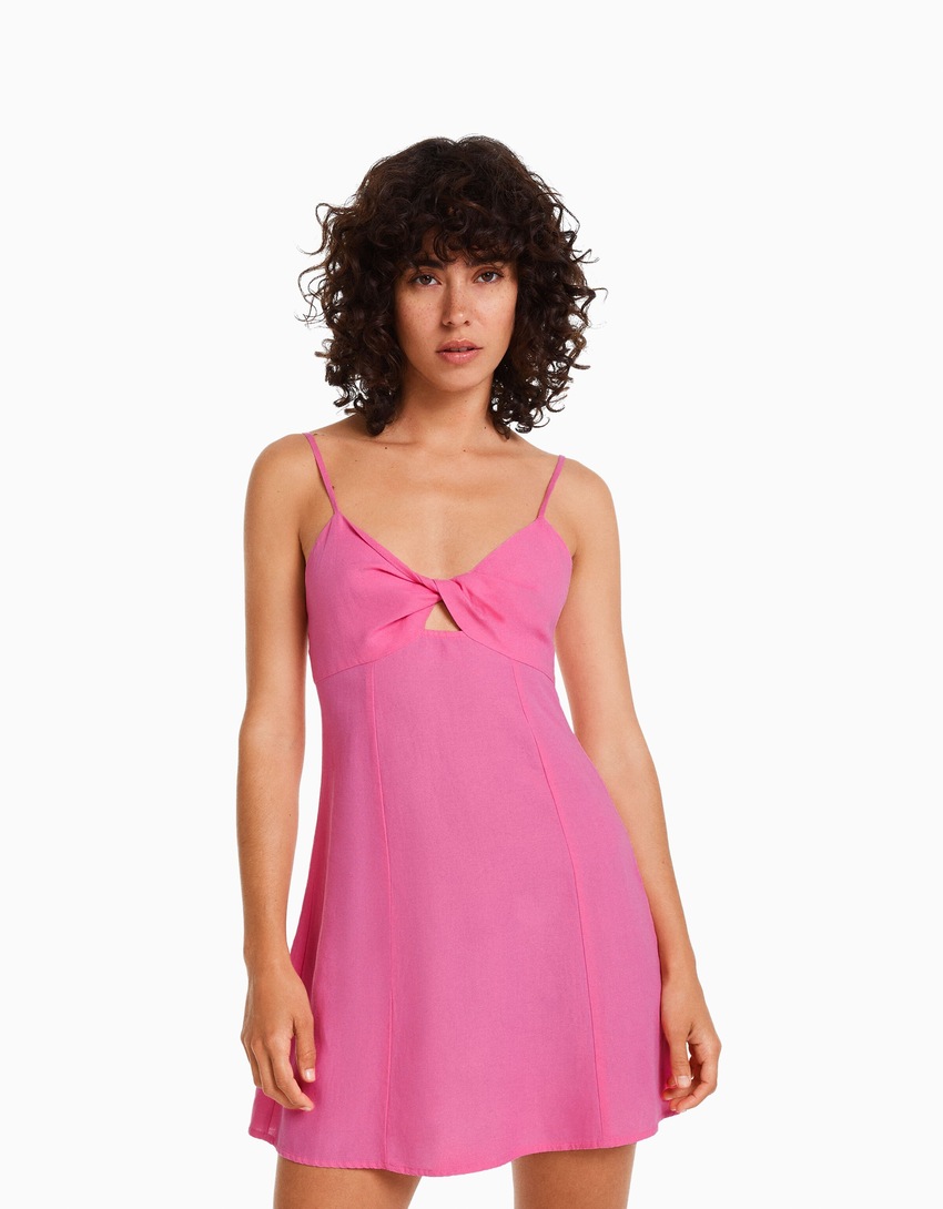 Vestido curto de linho misto com alças finas e detalhe de nó.