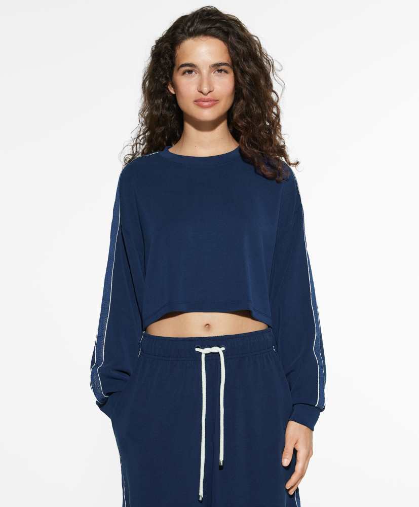 Blusa cropped de modal com aplique lateral