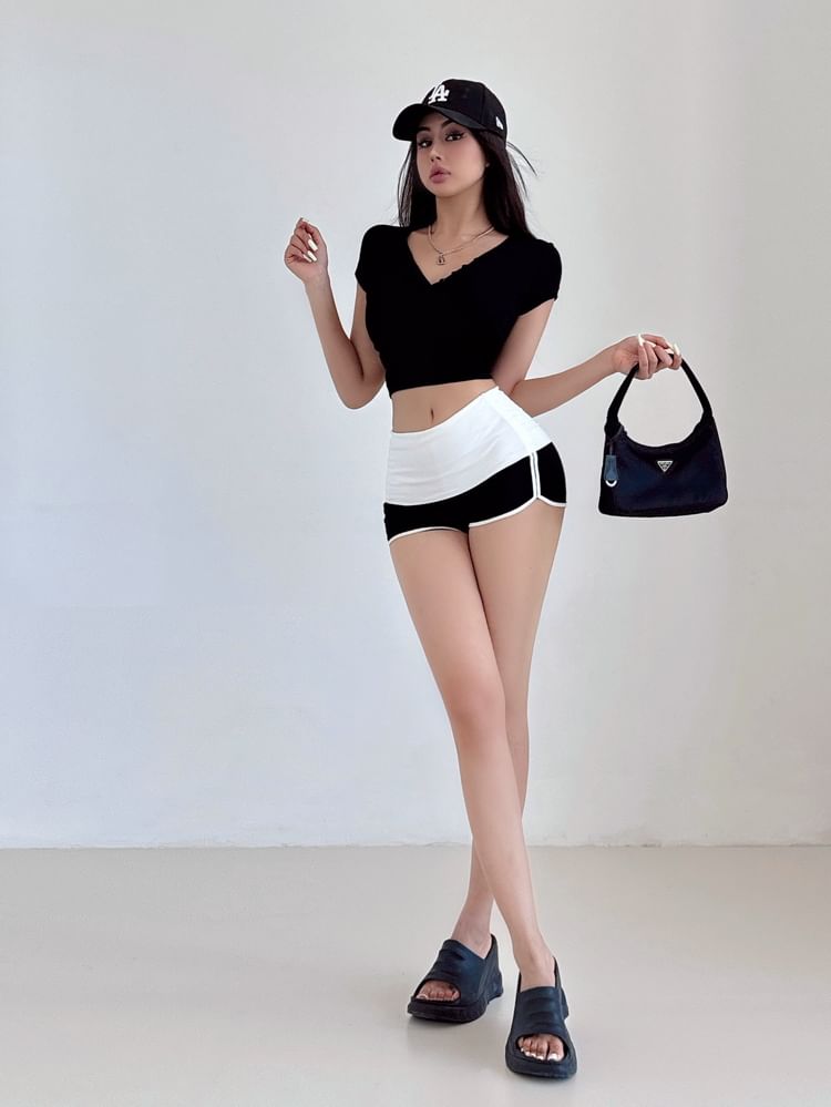 LIVIE - Lage hotpants met contrasterende boorden en panelen