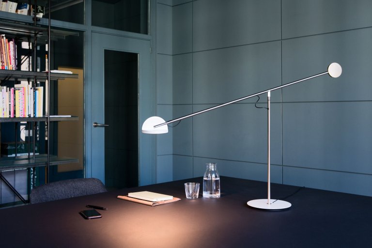 Marset CopÃ©rnica M tafellamp LED grafiet-rood-zwart