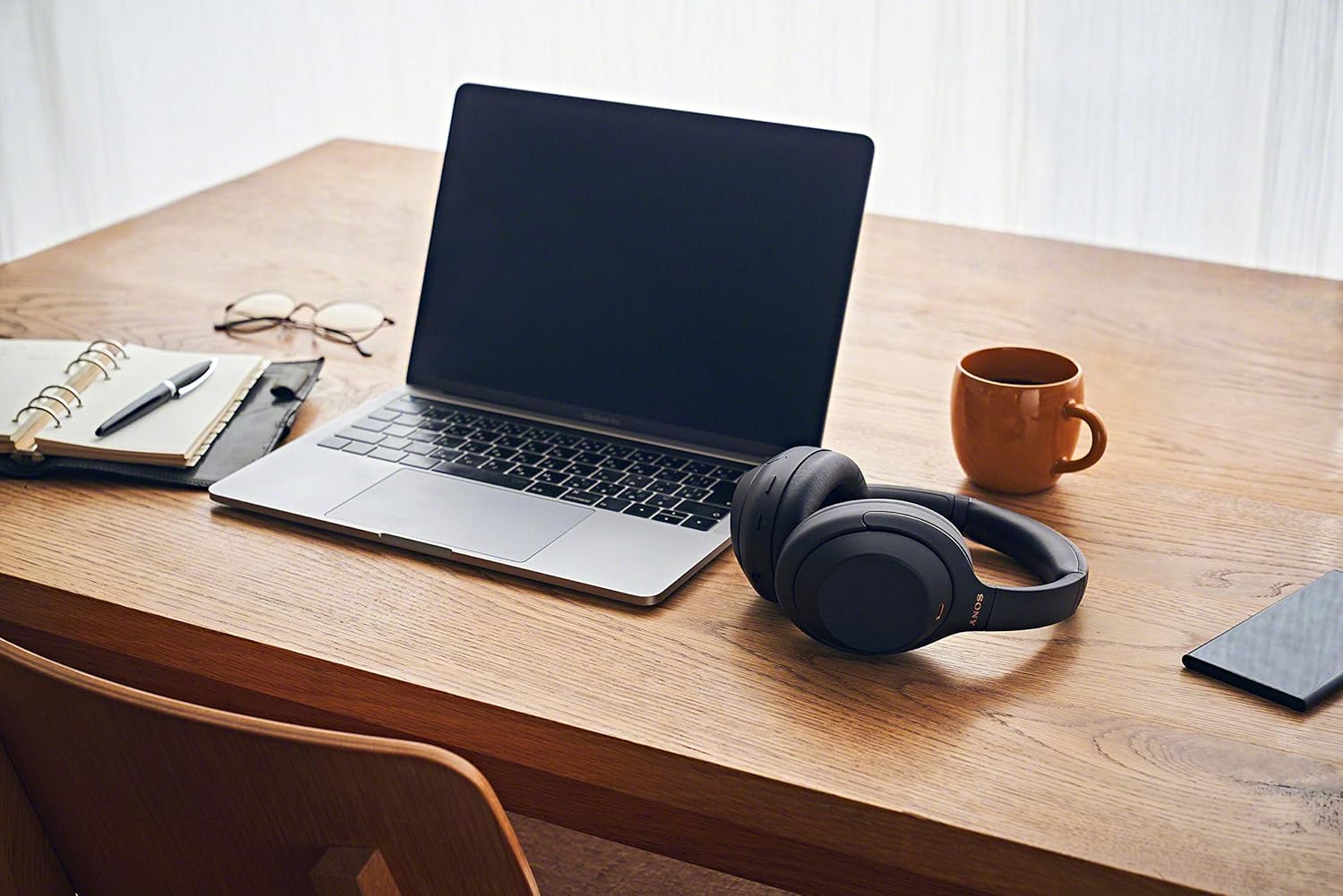 WH1000XM4| Casque Bluetooth à réduction de bruit sans fil, 30 heures d'autonomie, avec micro pour appels téléphoniques, optimisé pour Amazon Alexa et Google assistant, Noir