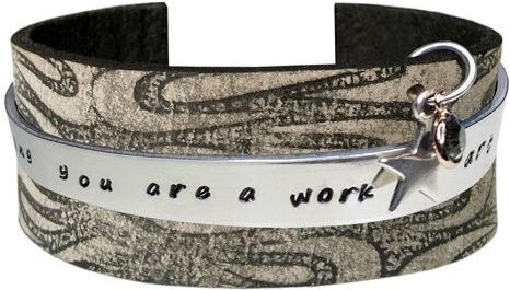 Taboo armband Quote Taylor Sand
