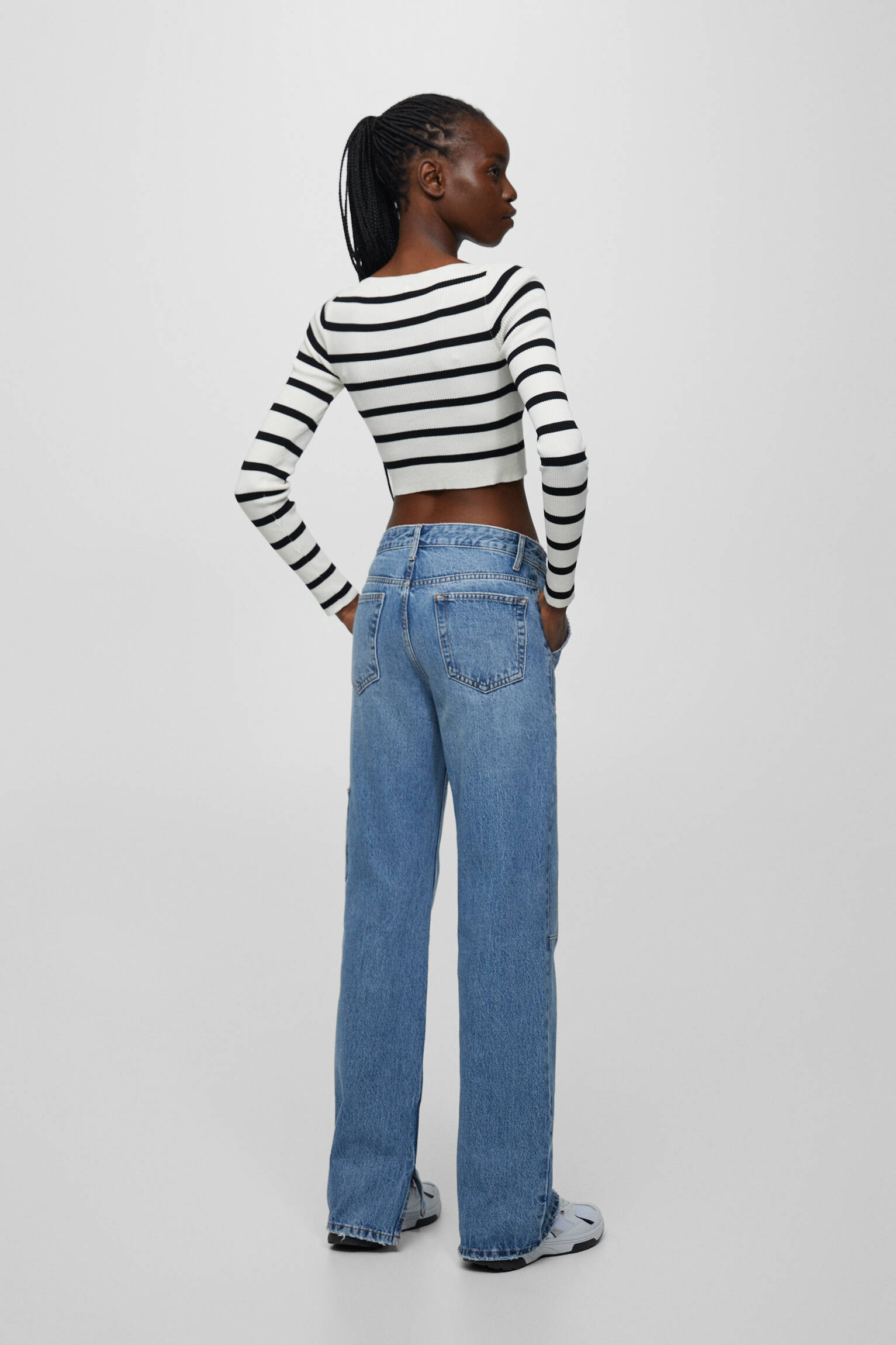 Camisa listrada com gola canoa - preta