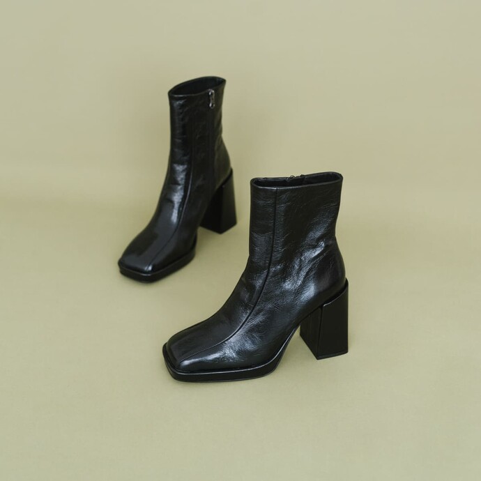 Bottines à talons hauts  en cuir vieilli noir