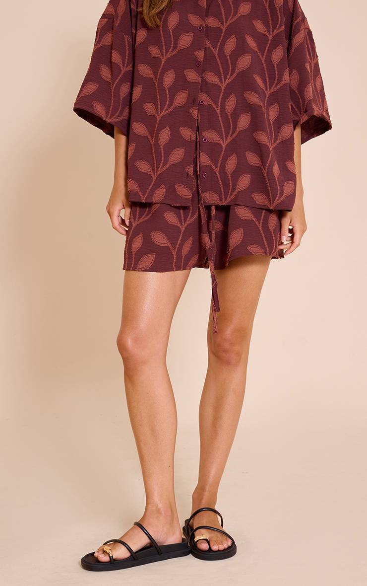 Prune Short Fluide Brodé À Motifs Floraux