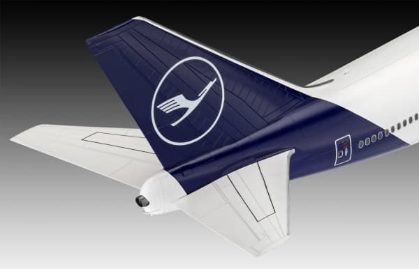 Revell Boeing 747-8 Lufthansa 