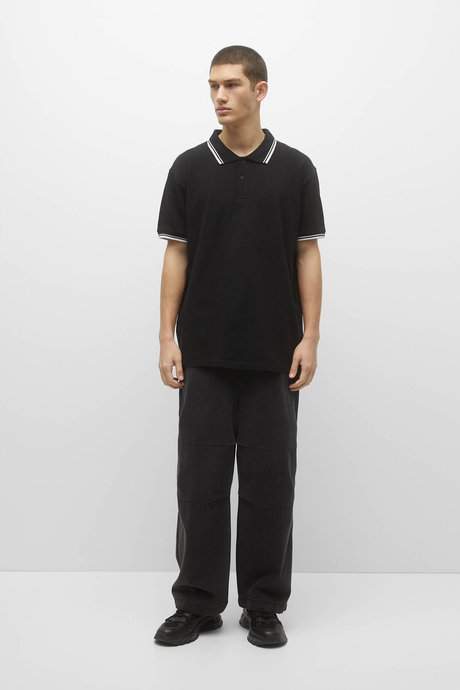 CAMISA POLO COM GOLA CONTRASTANTE - PRETA