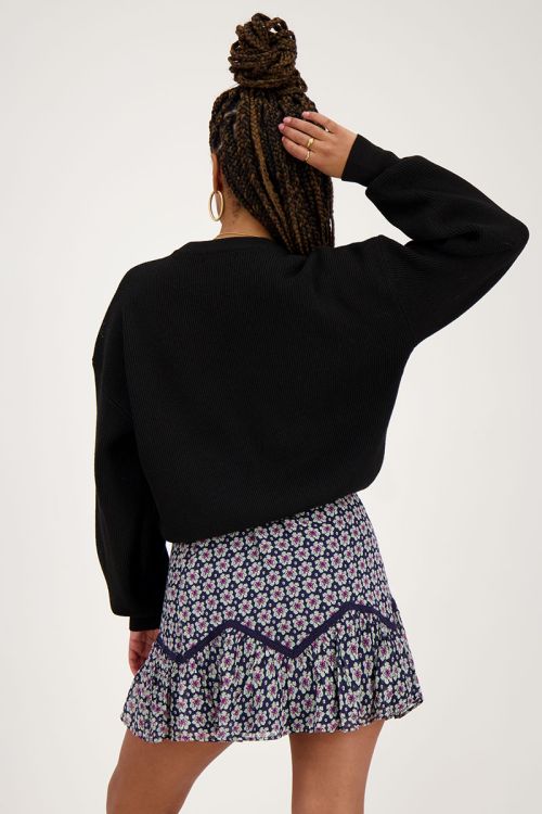 Donkerblauw rokje met bloemenprint en ruffles
