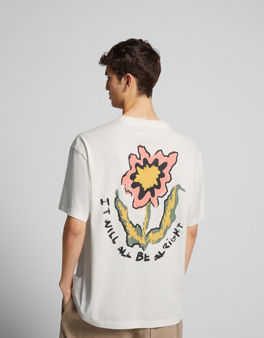 Camiseta de manga curta com estampa floral e modelagem quadrada