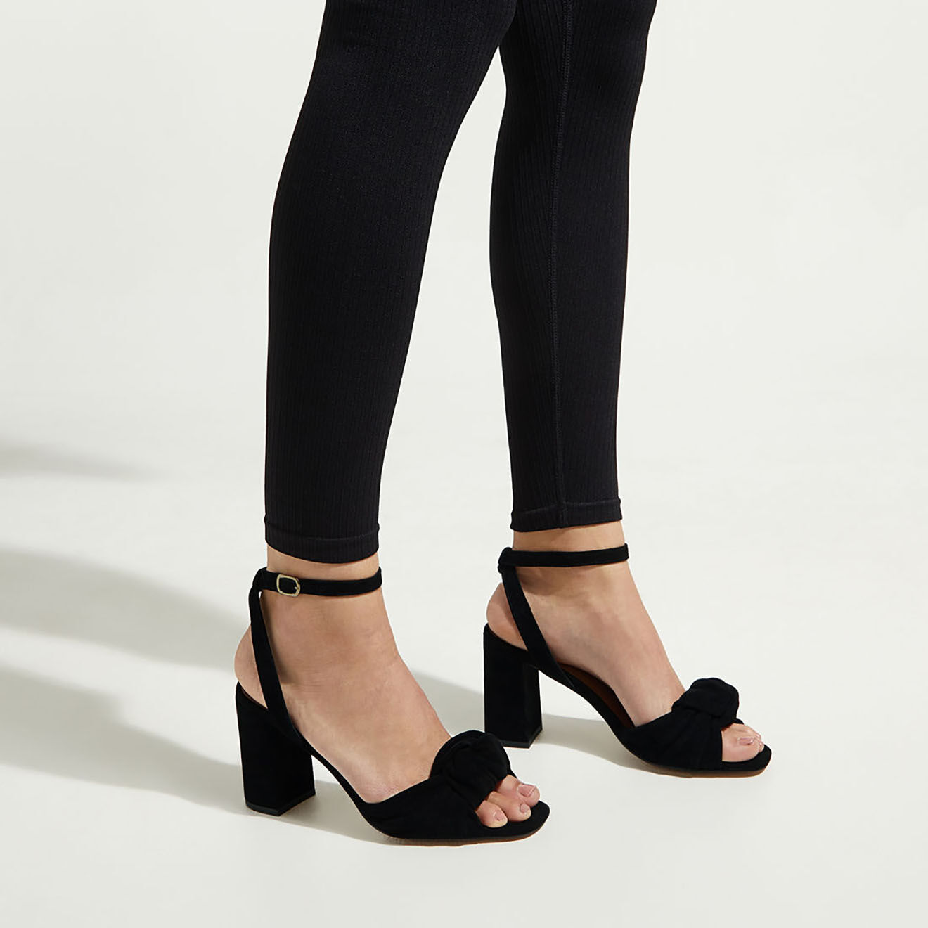 Galeries Lafayette Sandales à talon en Velours de Cuir noires - Talon 8.5 cm