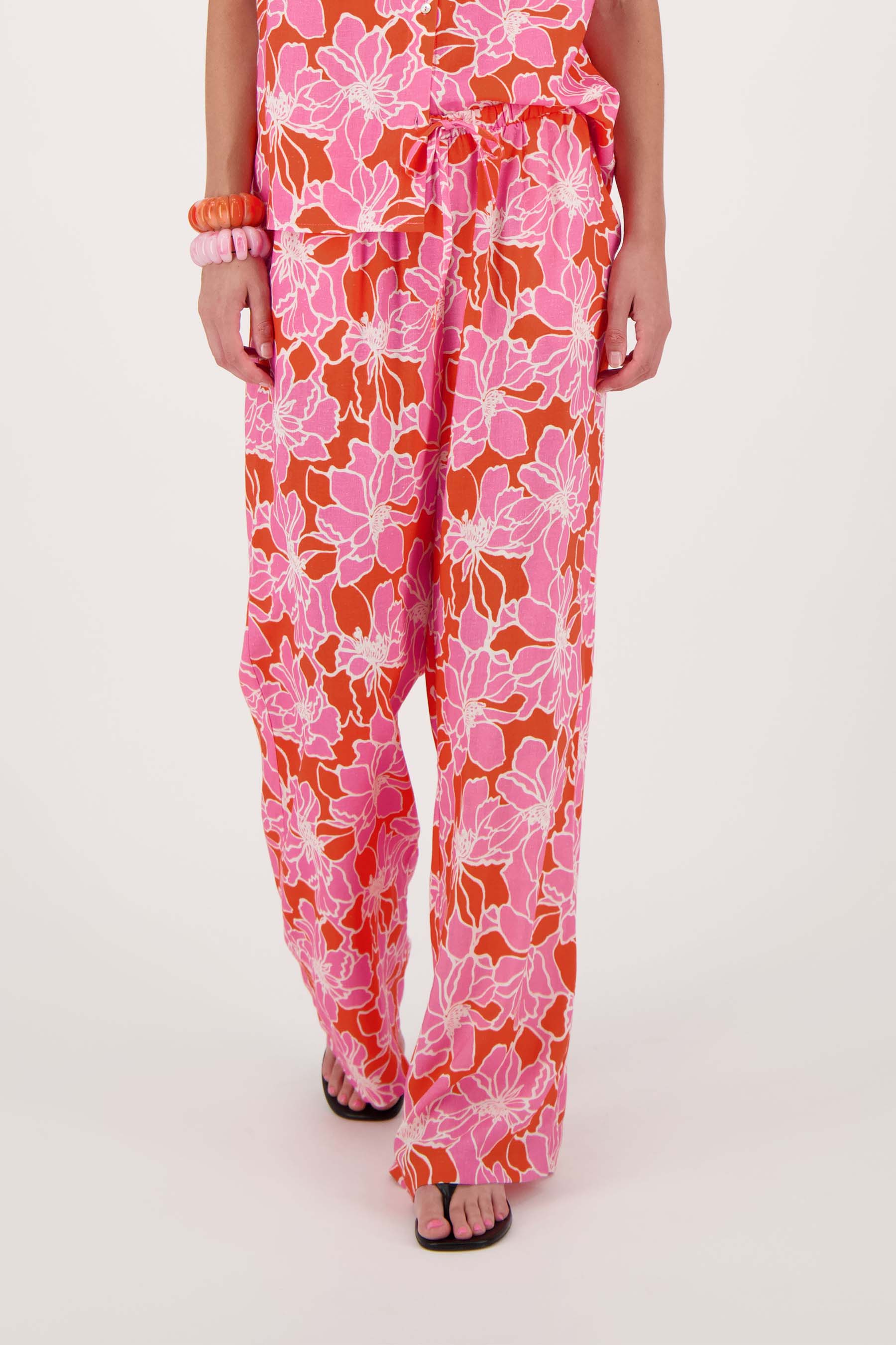 broek met bloemen print
