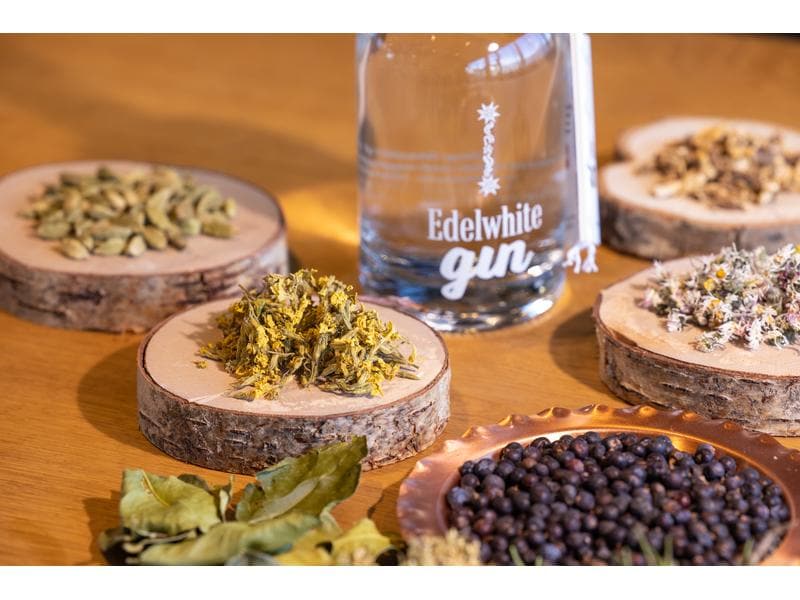 Edelwhite Orange Spiced Gin 0.5 l Hochwertige Spirituose auf Basis von Wacholder und sizilianischen Tarocco-Orangenschalen