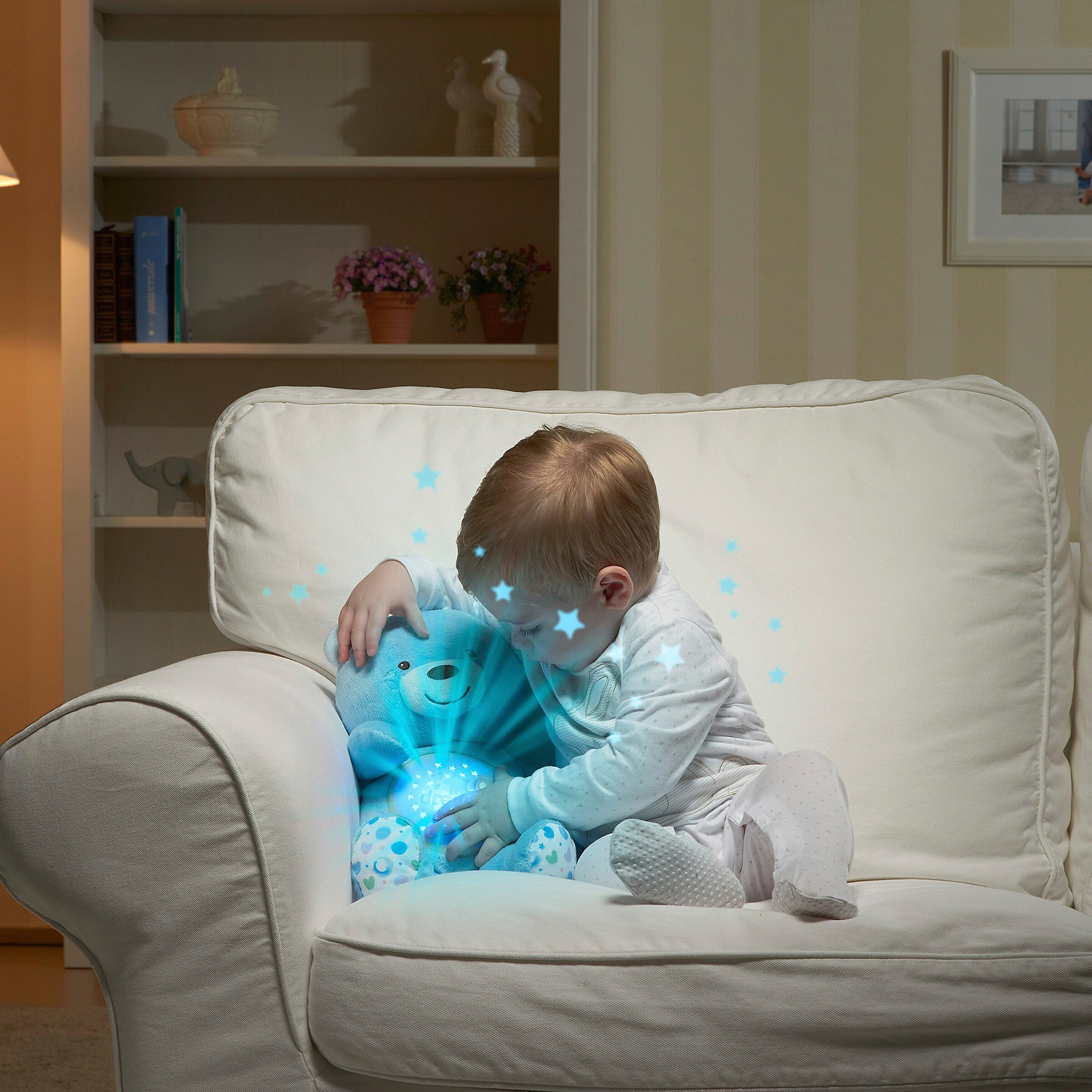 Chicco Kuscheltier Baby Bär mit Lichtprojektion hellblau