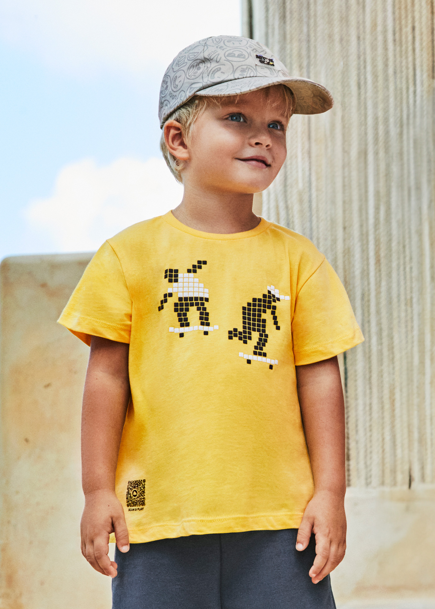 Camiseta interativa Better Cotton com QR Code para meninos, cor páprica.