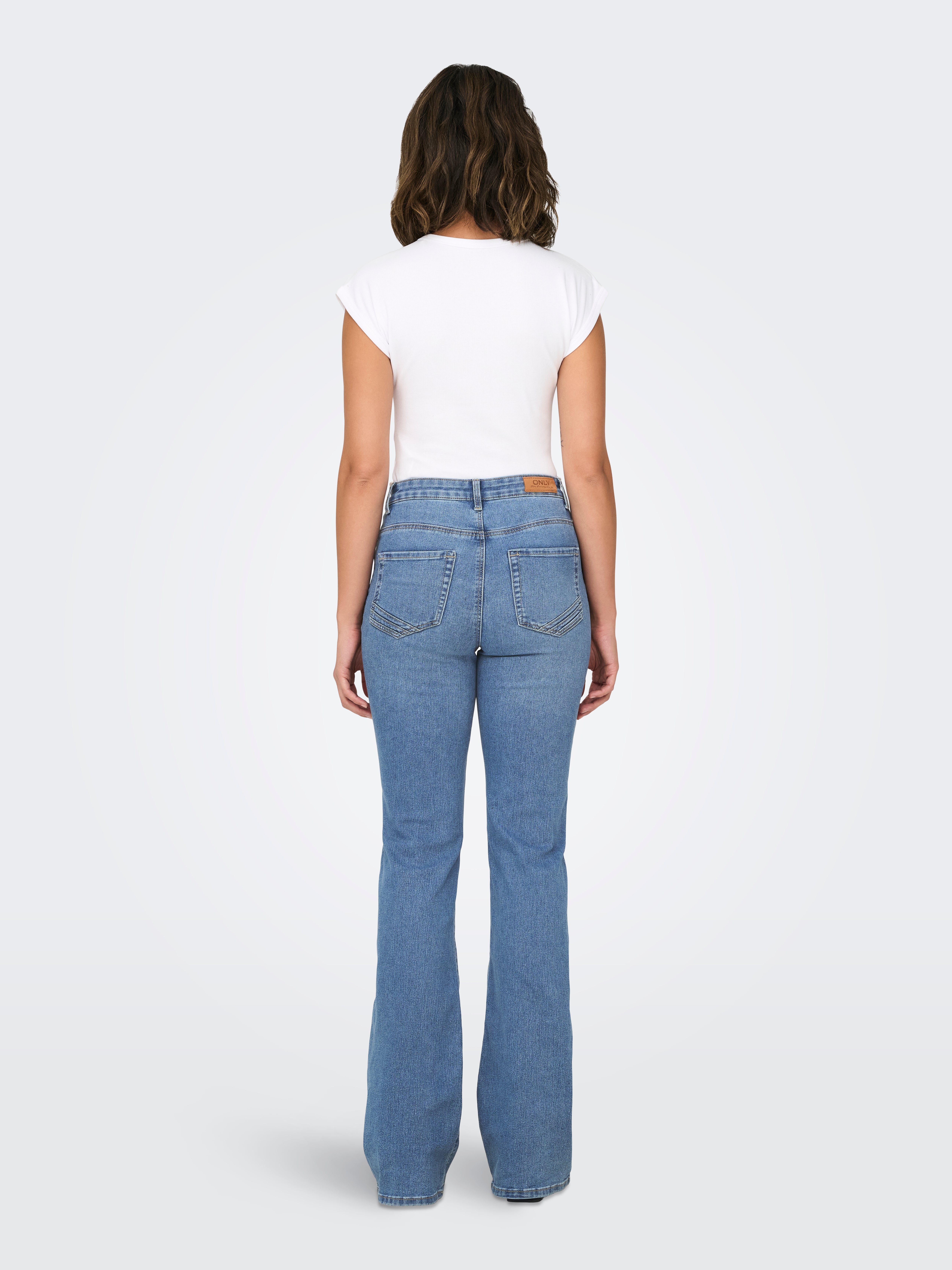 ONLSANDRA Hohe Taille Ausgestellt Jeans Medium Blue Denim