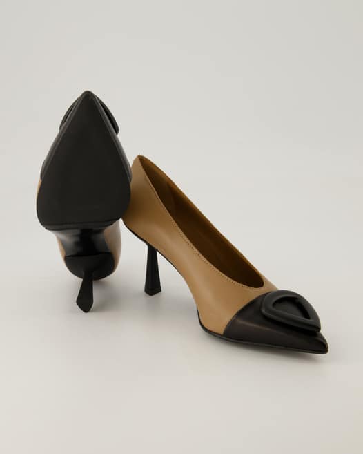 George Watts H132 Pumps in Beige