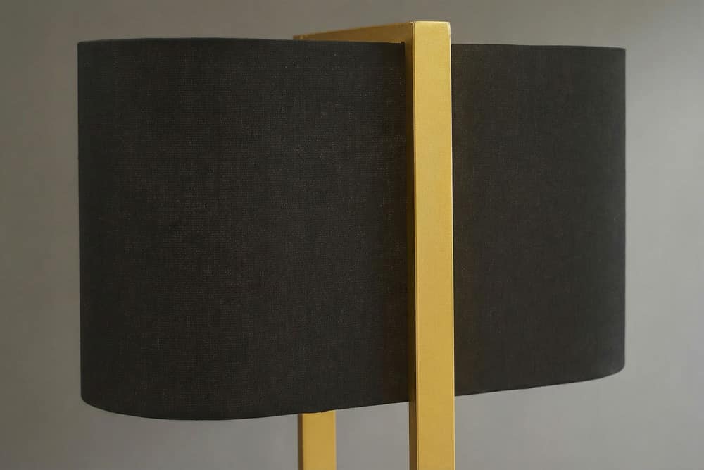Minimalistische Stehlampe COLLEEN 160cm gold schwarz Stoffschirm mit Metallfuß