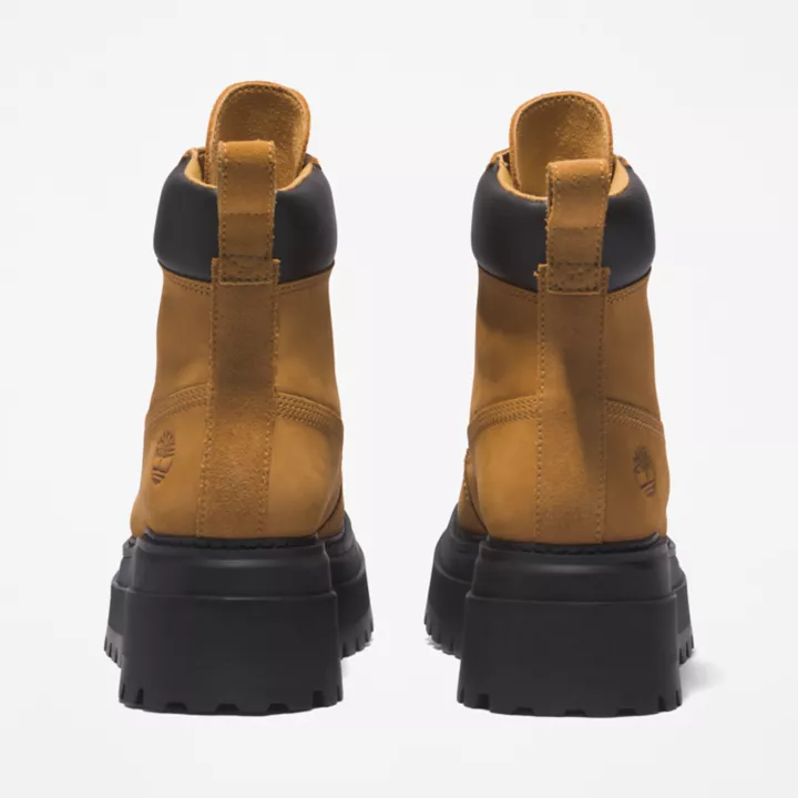 Bota Timberland Sky de 6 polegadas com cadarço para mulheres na cor amarela.