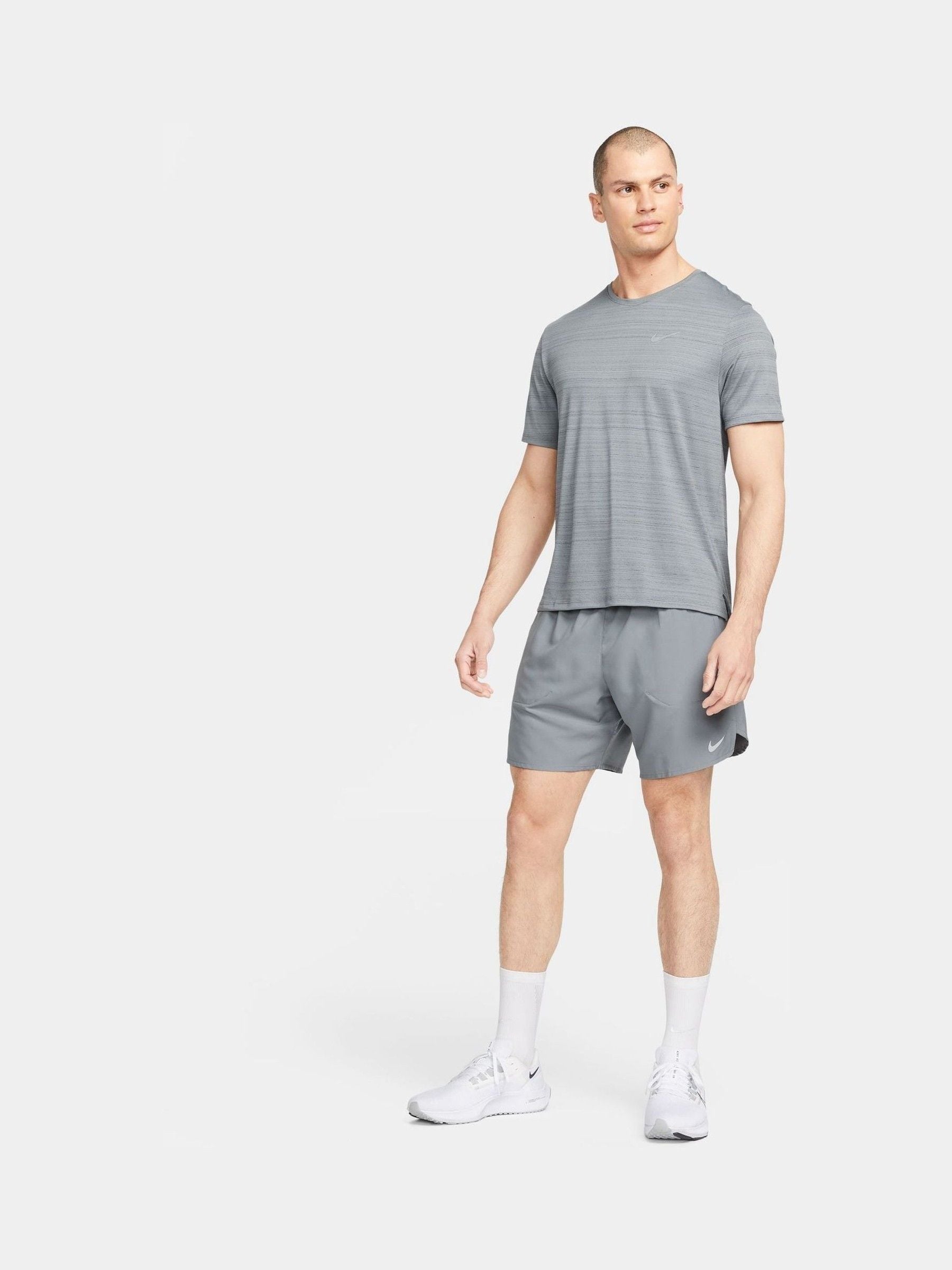 Grijs - 7 inch - Nike Dri-FIT Stride hardloopshort