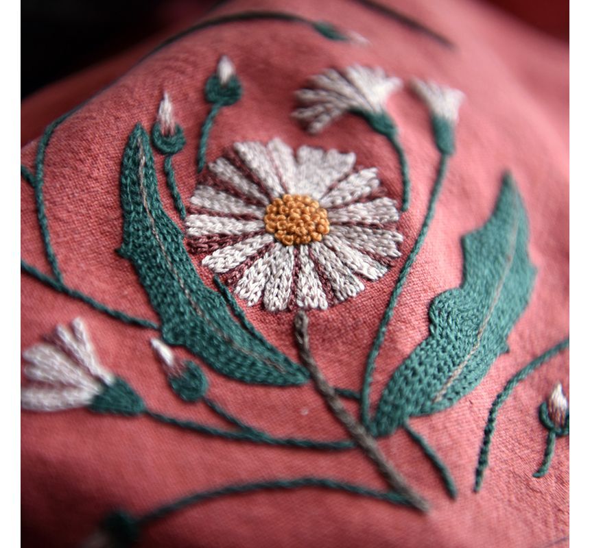 Embroidery Kingdom - DIY borduurpakket met bloemen maandverband