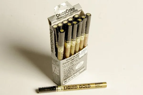 Vrige Marvy decocolor fine line guld