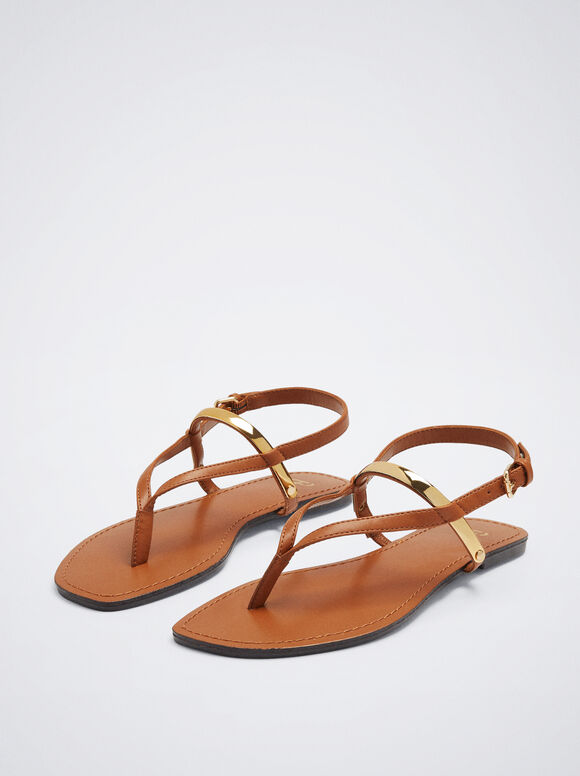 Sandália rasteira com detalhe metálico - Camel
