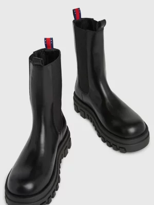 Botas Chelsea de couro com travas