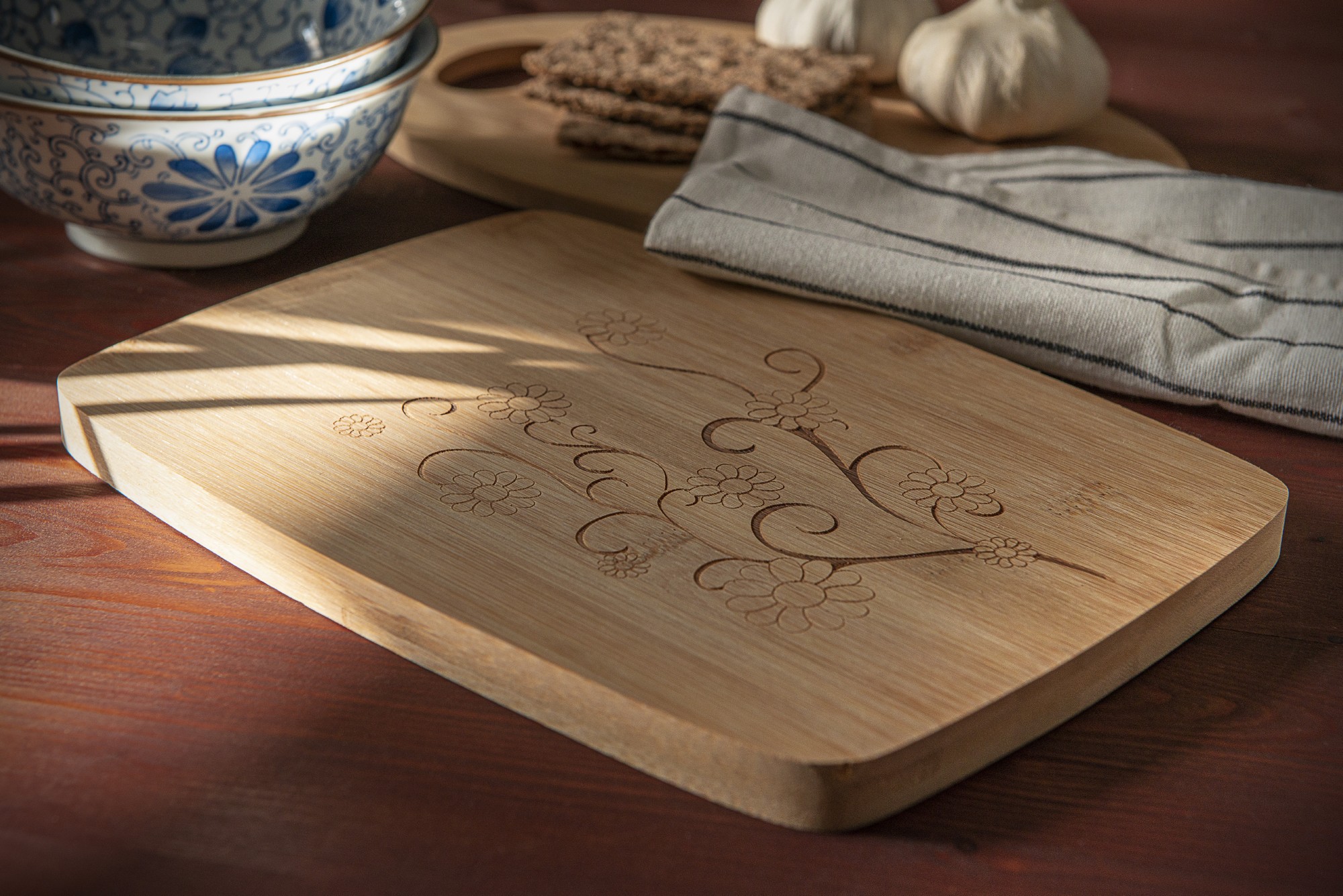 Schneidebrett mit Blumenmotiv, Bambus, B 27 cm, L 19,8 cm zu 8,80