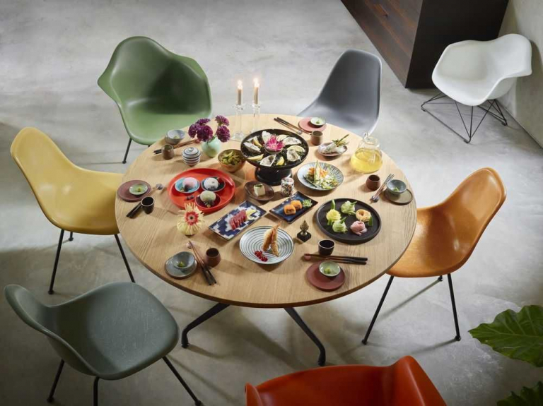 Vitra Eames Segmented Tables Dining ø130 poedercoat deep black wit