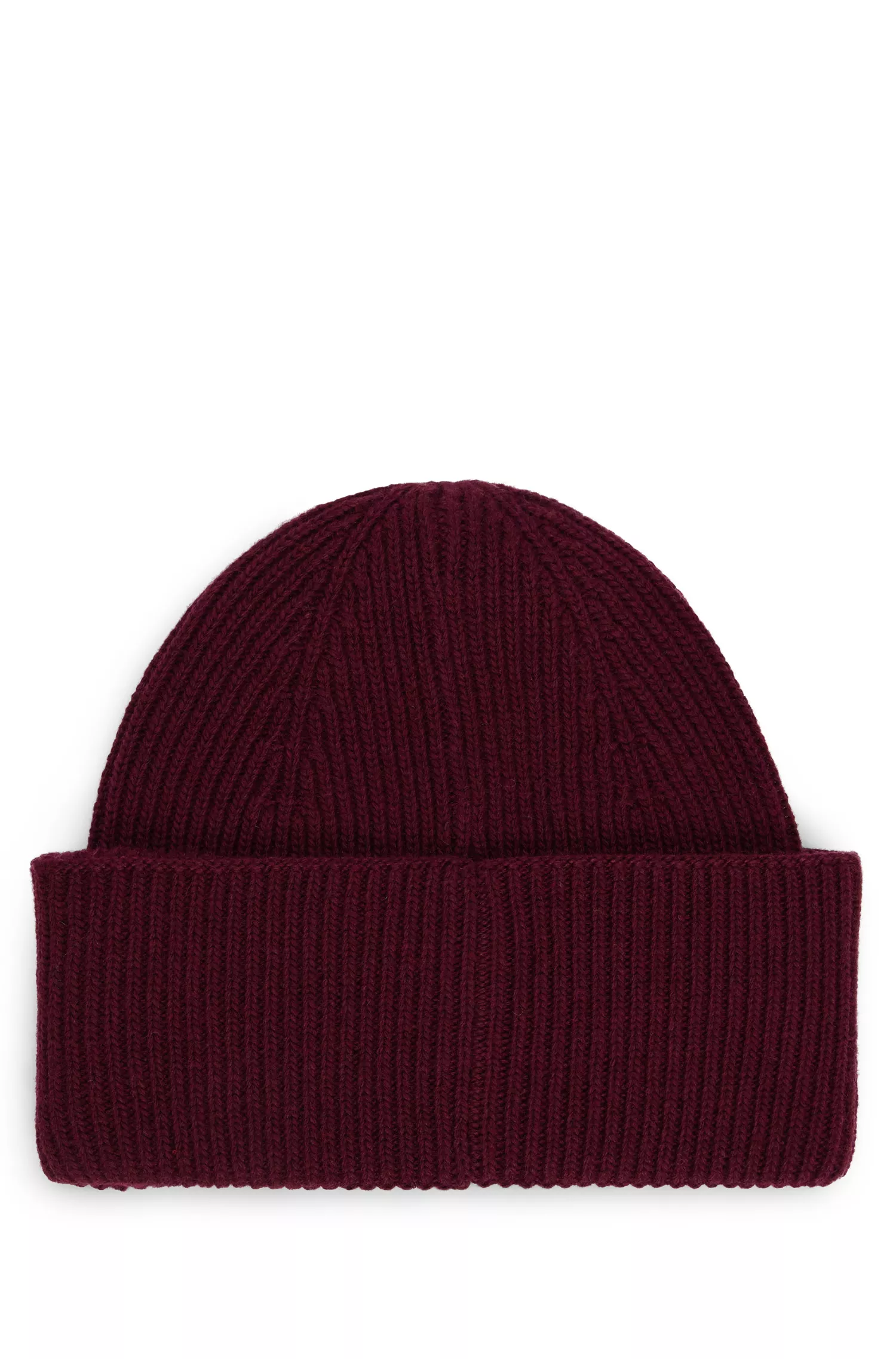 Gorro BOSS preto canelado com etiqueta listrada característica.