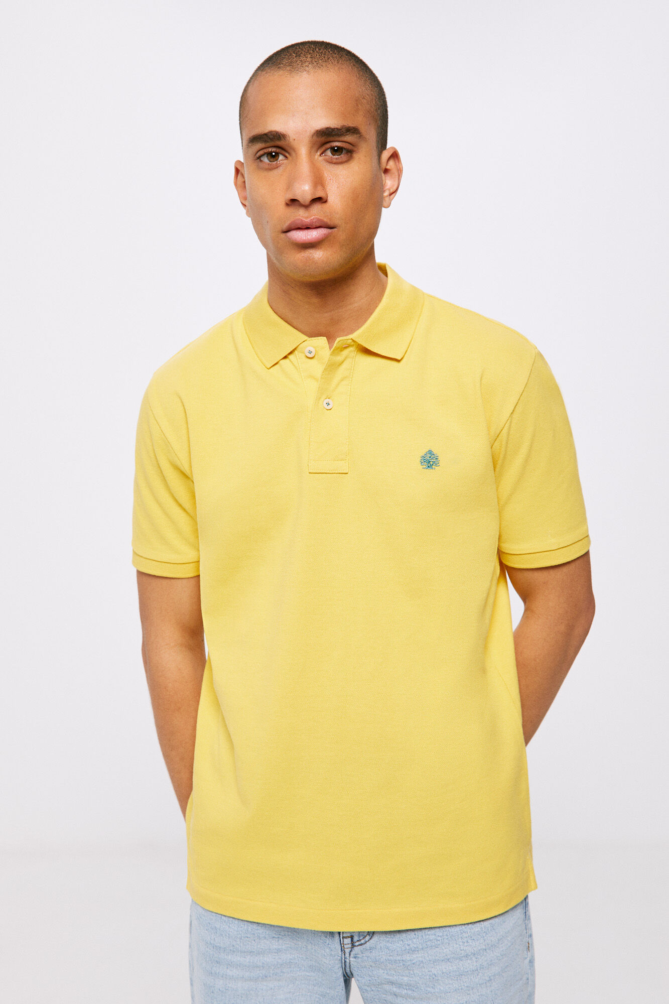 Camisa polo básica em piqué - dourada