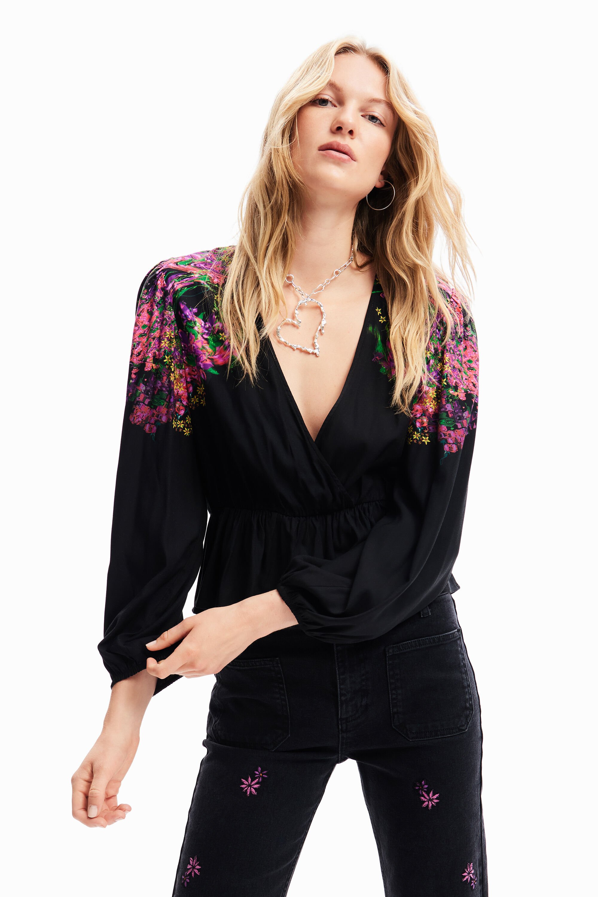 Blouse croisée fleurie numérique