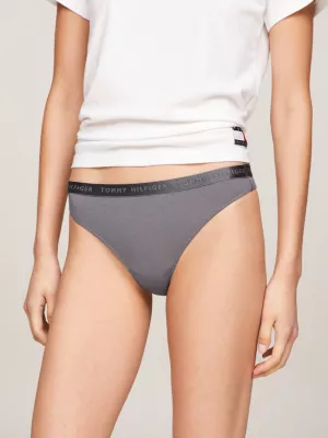 Conjunto de 3 tangas com cós elástico e logo em tom sobre tom