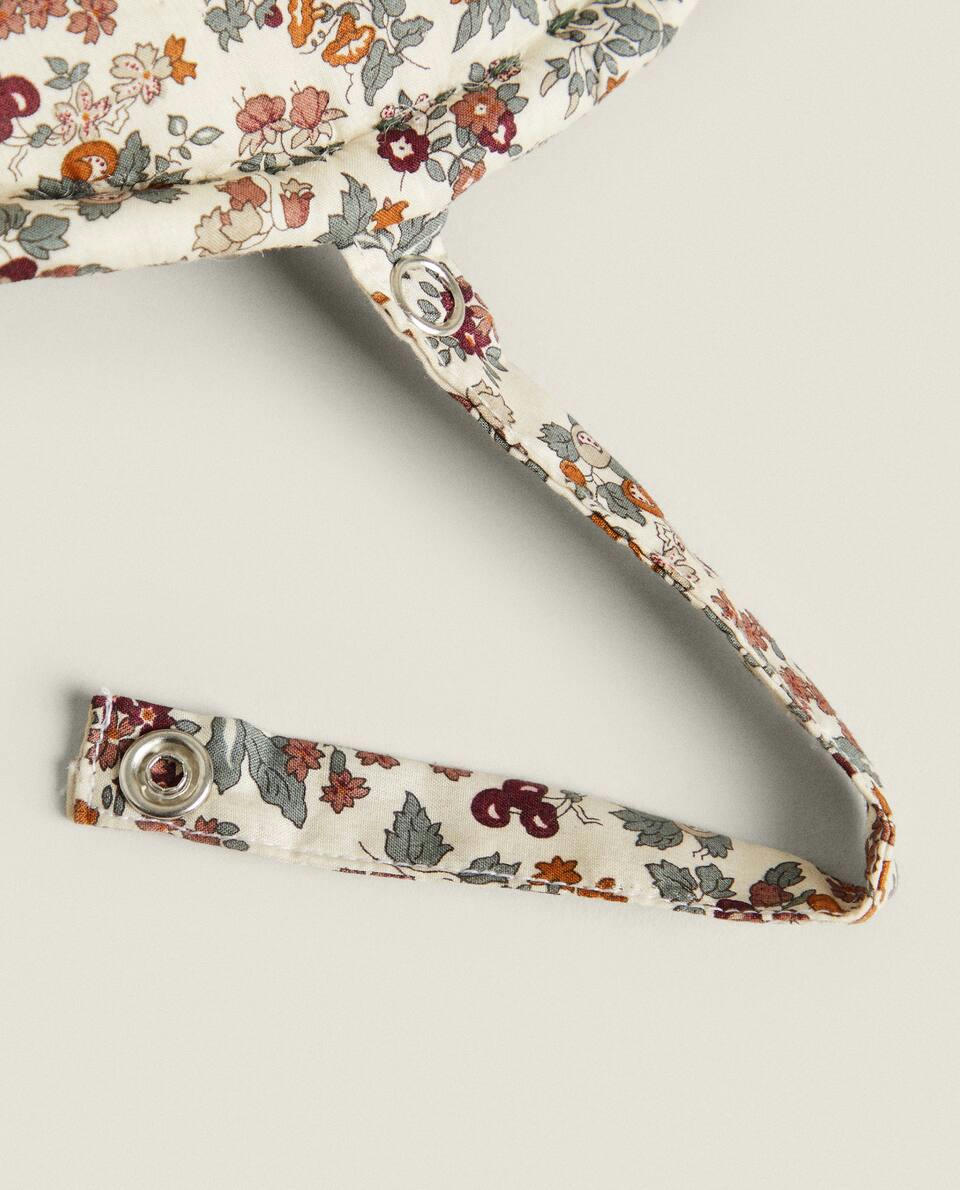 Móbile de berço infantil em tecido com estampa floral