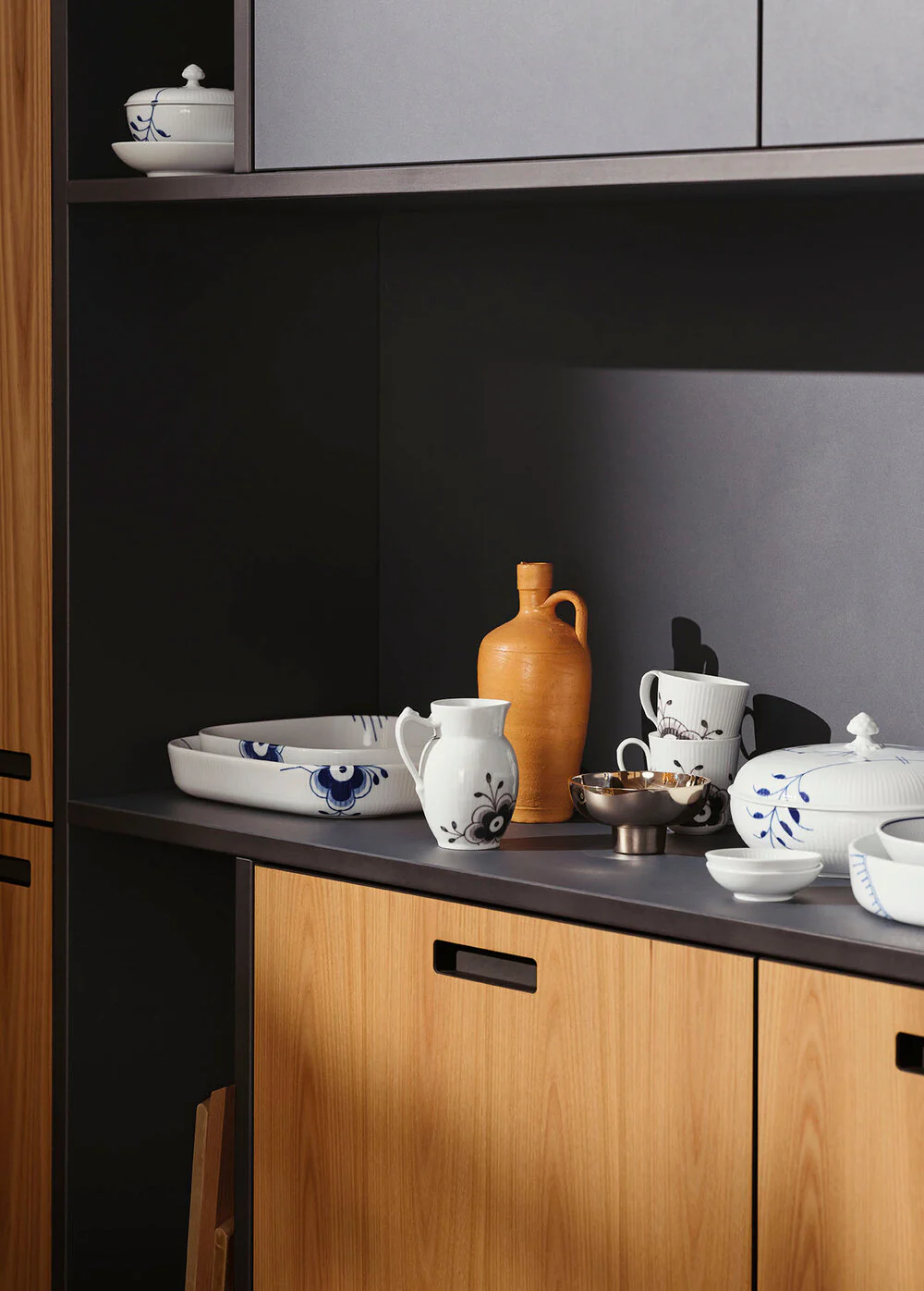 Royal Copenhagen  Sort Mega Riflet kande - 38 cl.