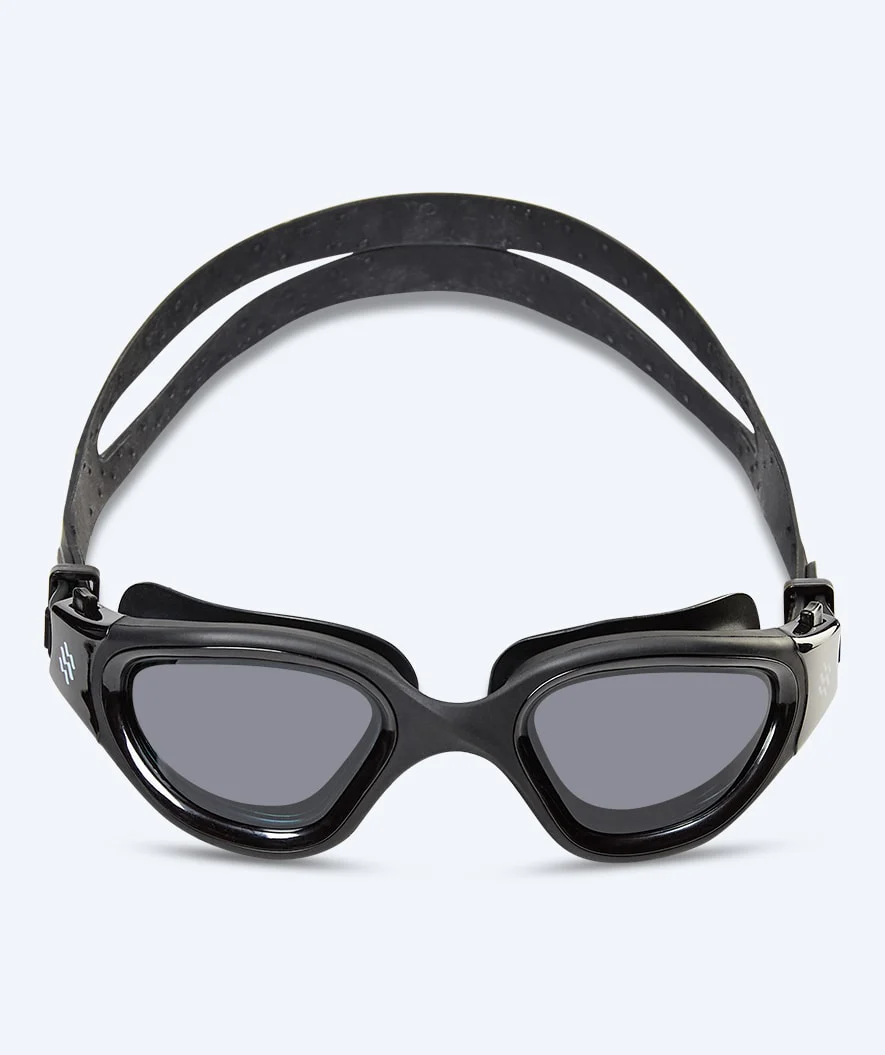 Watery nærsynede svømmebriller med styrke - (-2.0) til (-6.0) - Raven Active - Sort (Smoke linse)