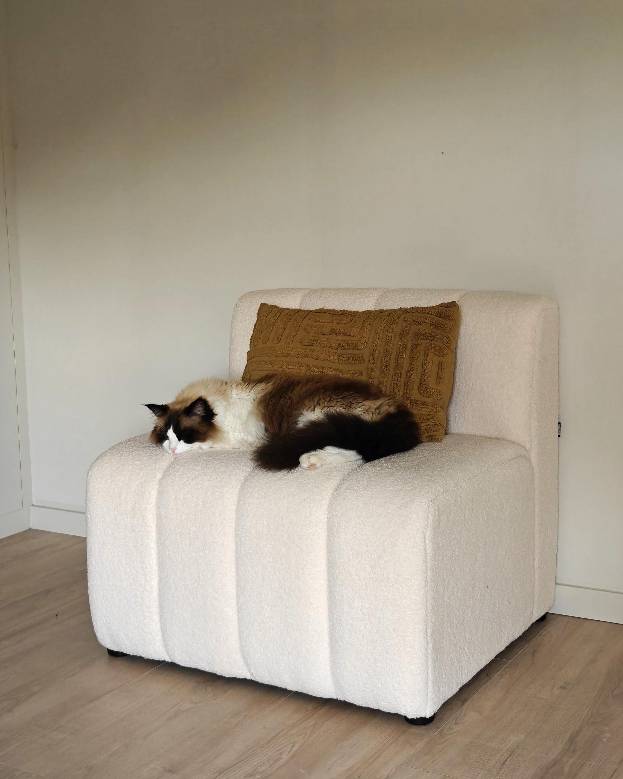 Fauteuil KAGE Bouclé Lichtbeige