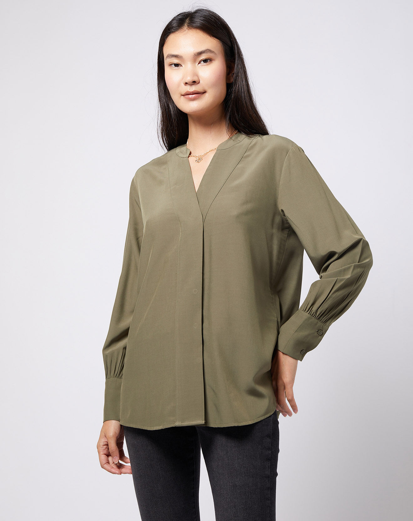 Esprit Blouse à encolure en V lenzing™ ecovero™ kaki clair