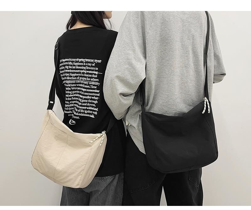 EAVALURE - Matching effen nylon crossbodytas voor koppels