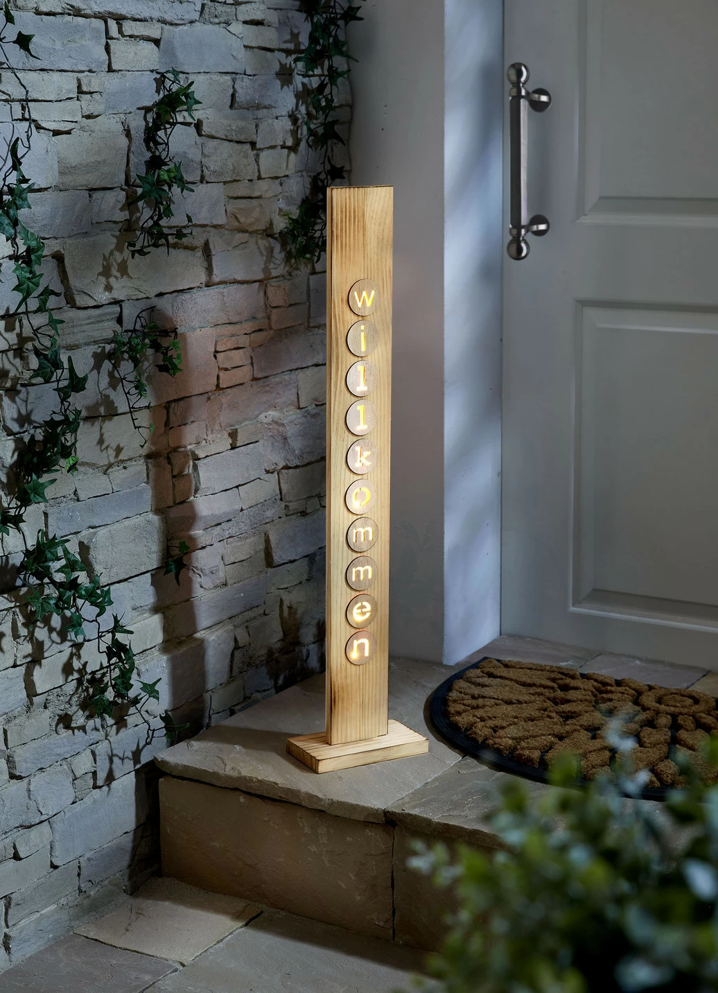LED-Stele aus hochwertigem Kiefernholz