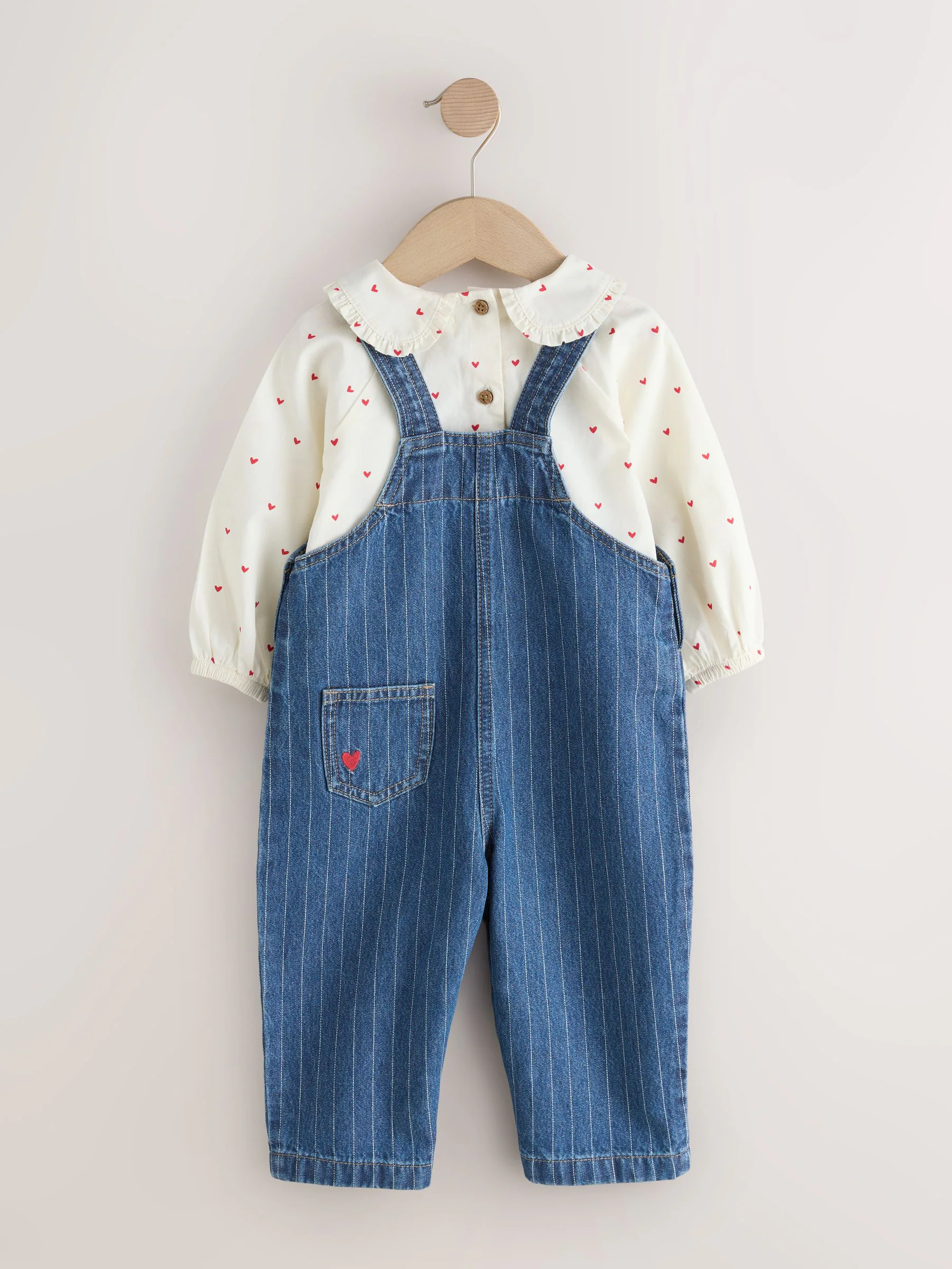 Donkerblauw denim - Set van bretelbroeken en blouse met hartjesprint (3mnd-7jr)