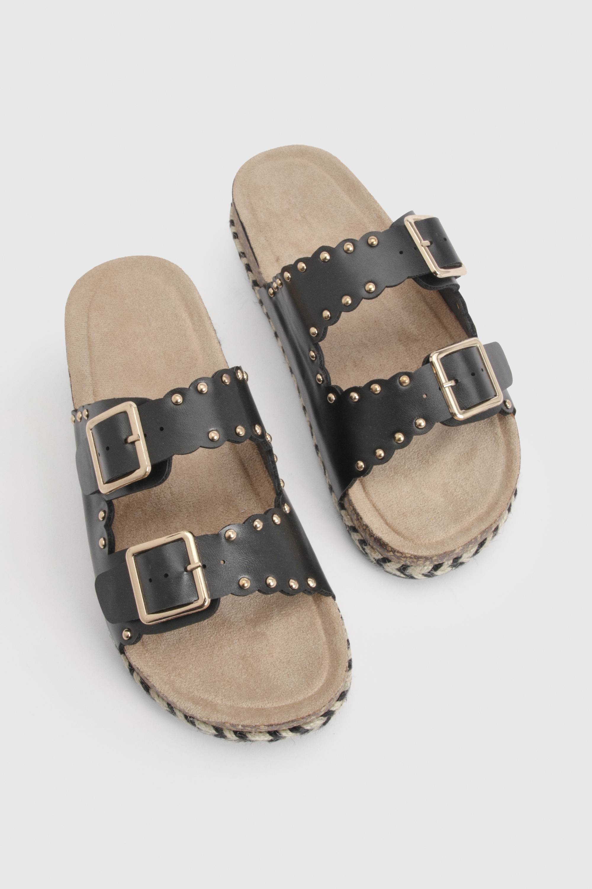 boohoo Sandales À Plateforme Plate Avec Double Boucle Et Clous