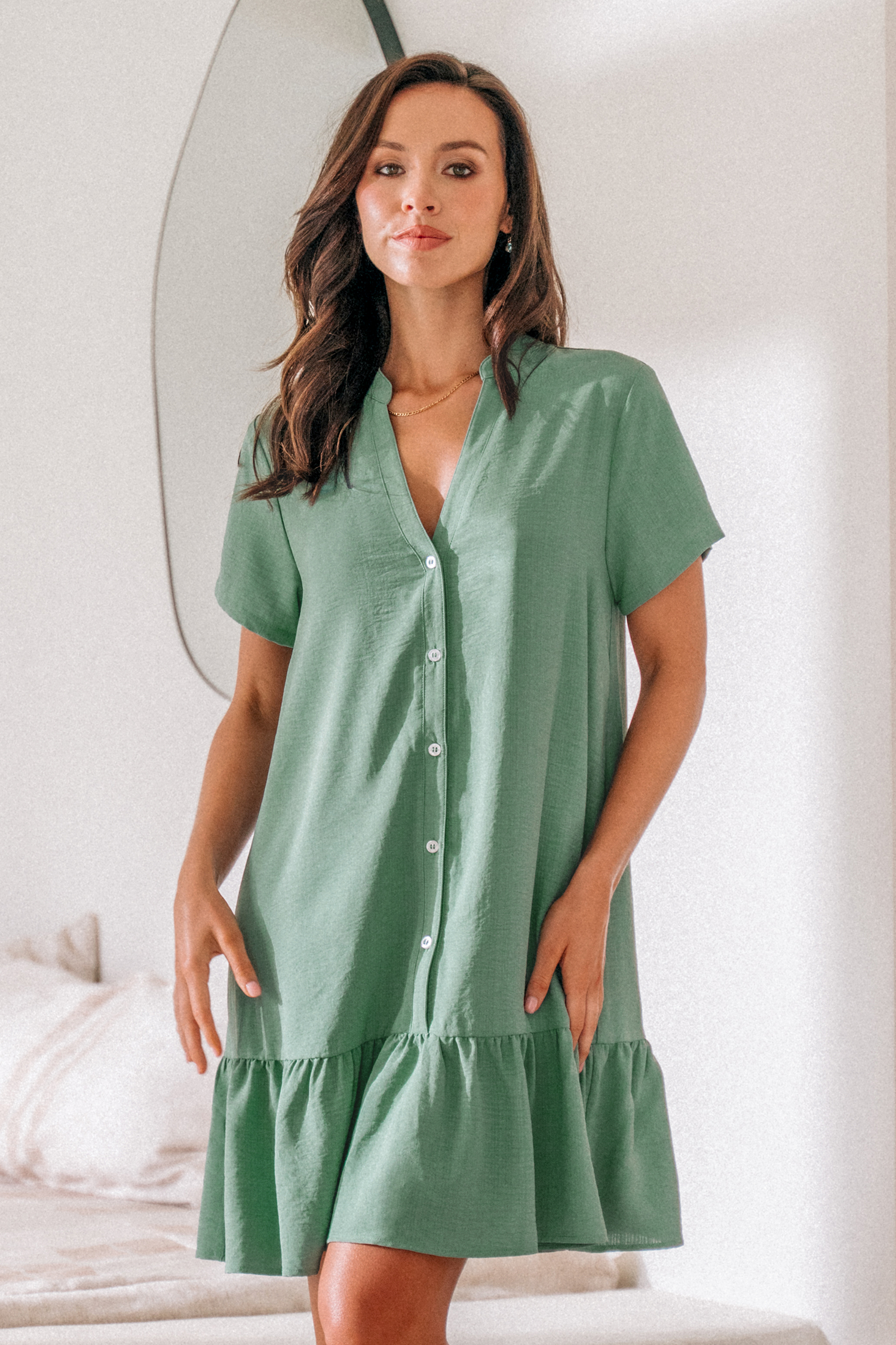 Robe mini à manches bouffantes et boutons vert tendre