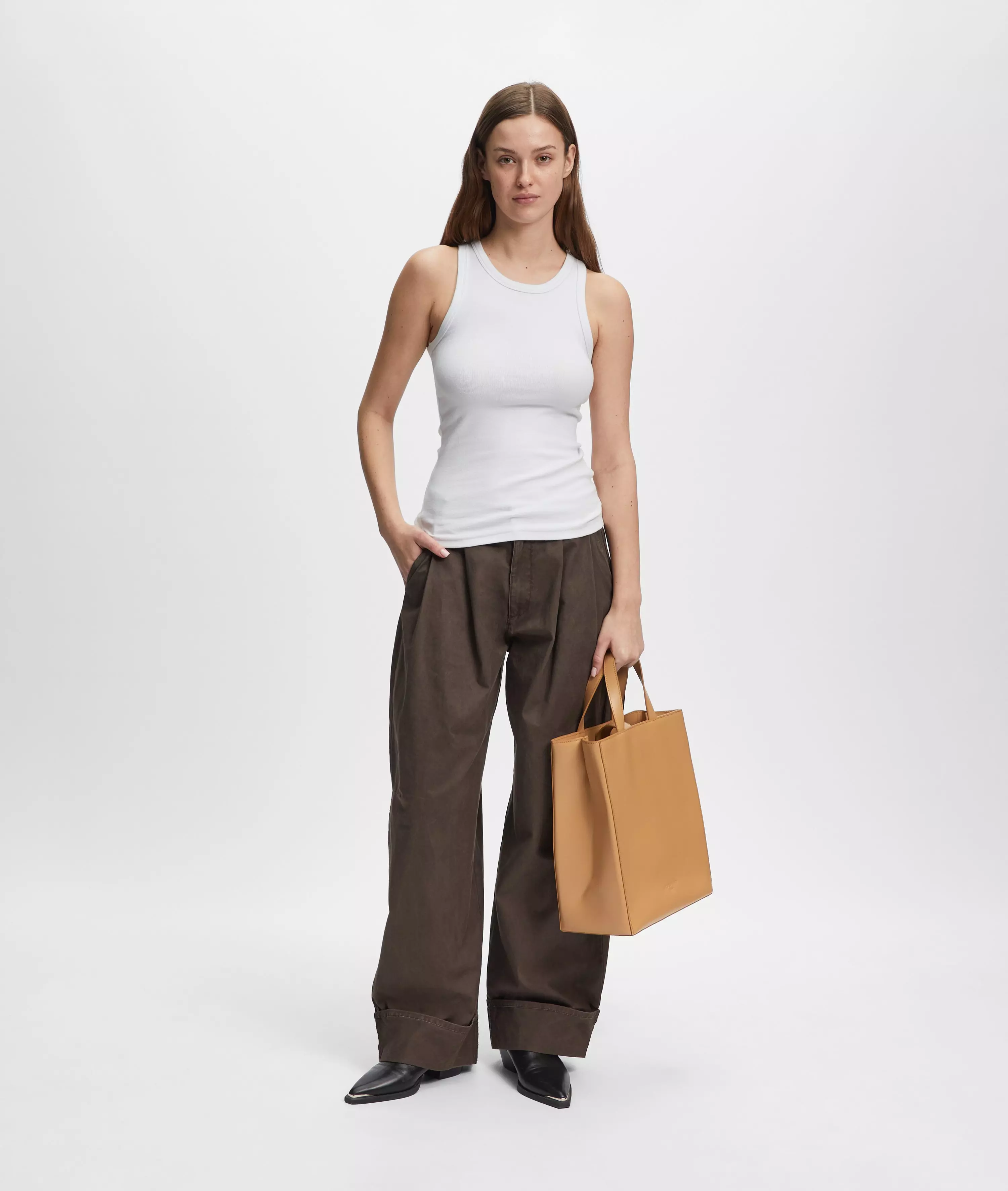 Paper Bag M Spacious tote in smooth leather