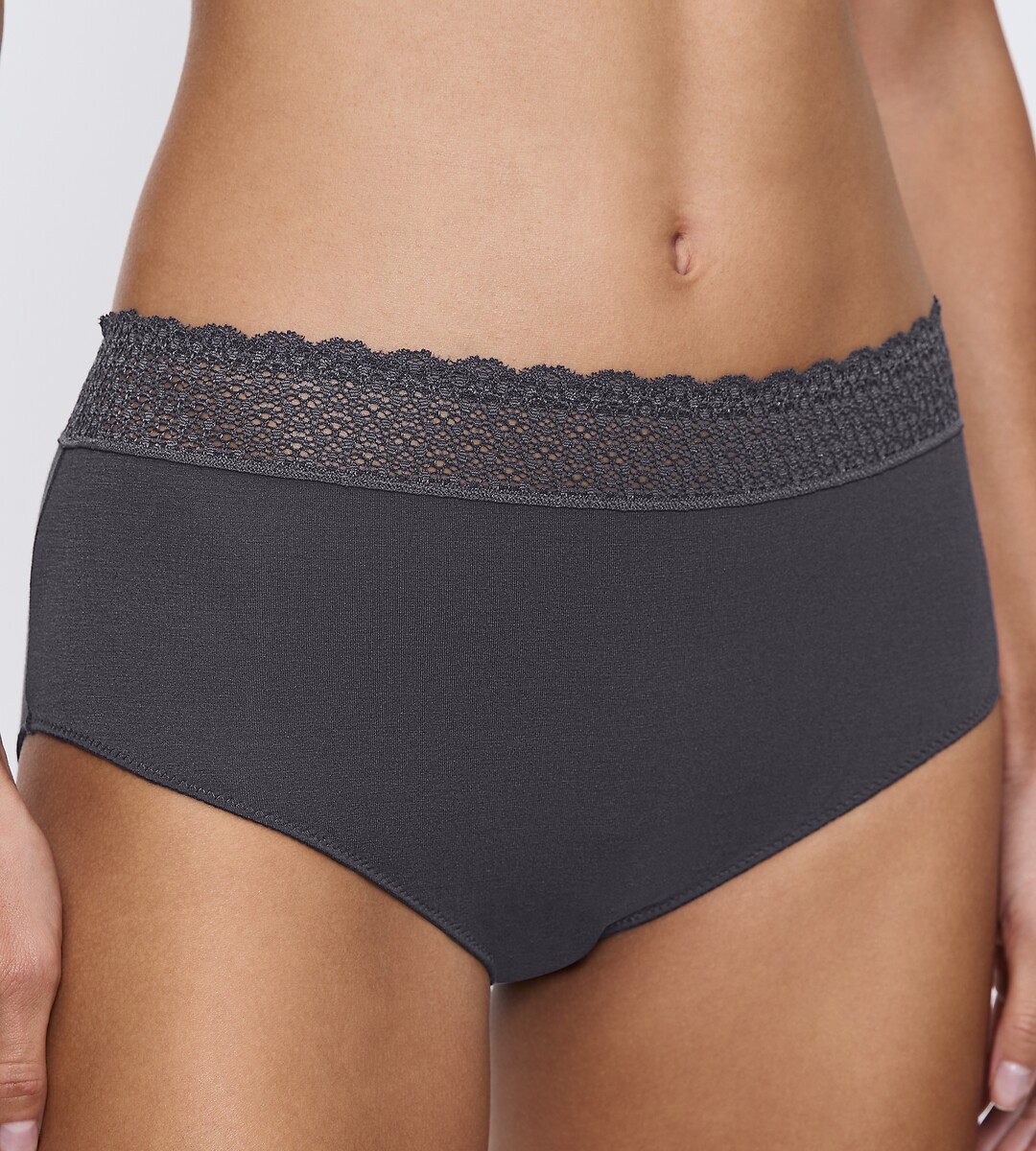 TRIUNFO<br>Sensação de moda em meia-calça