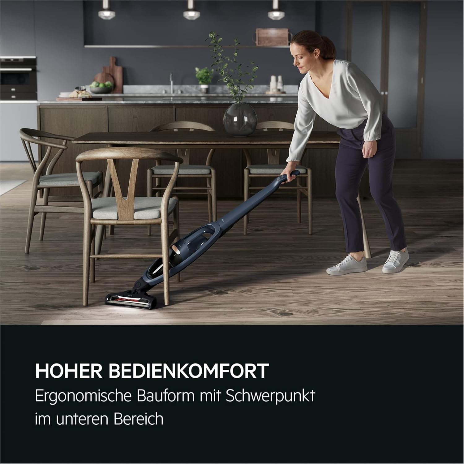 AEG 2in1 Akku Staubsauger, schlanke Bauform, Multi-Bodendüse, PetPro-Elektrosaugbürste, Tiefenreinigung, bis zu 50 min Laufzeit, 21,6 Volt, inkl. Zubehör, freistehend, Hygienefilter, blau, QX7-1-I360